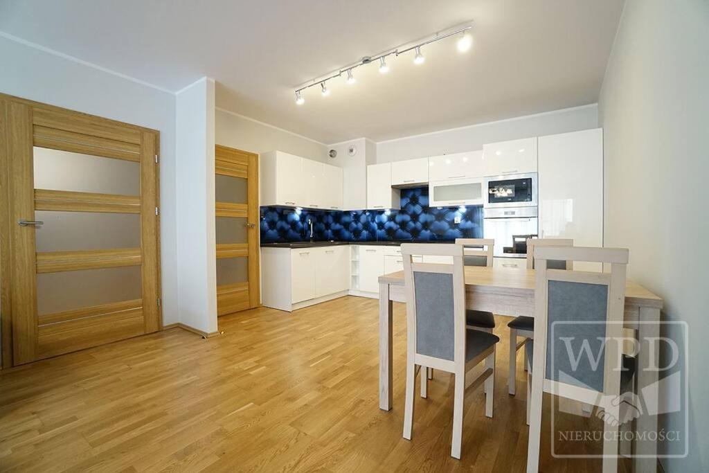 Big Apartment - Old Town - 3 Rooms - Private Parking Вроцлав Екстер'єр фото